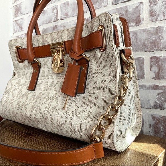 Michael Kors • Lock & Key • Hamilton Medium Leather Logo Satchel • Vanilla - Picture 4 of 14